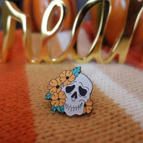 Cartoon Rose Skull Bull Head Shape Paint Badge - Red / Yellow - 2 - Picture 2 of 2